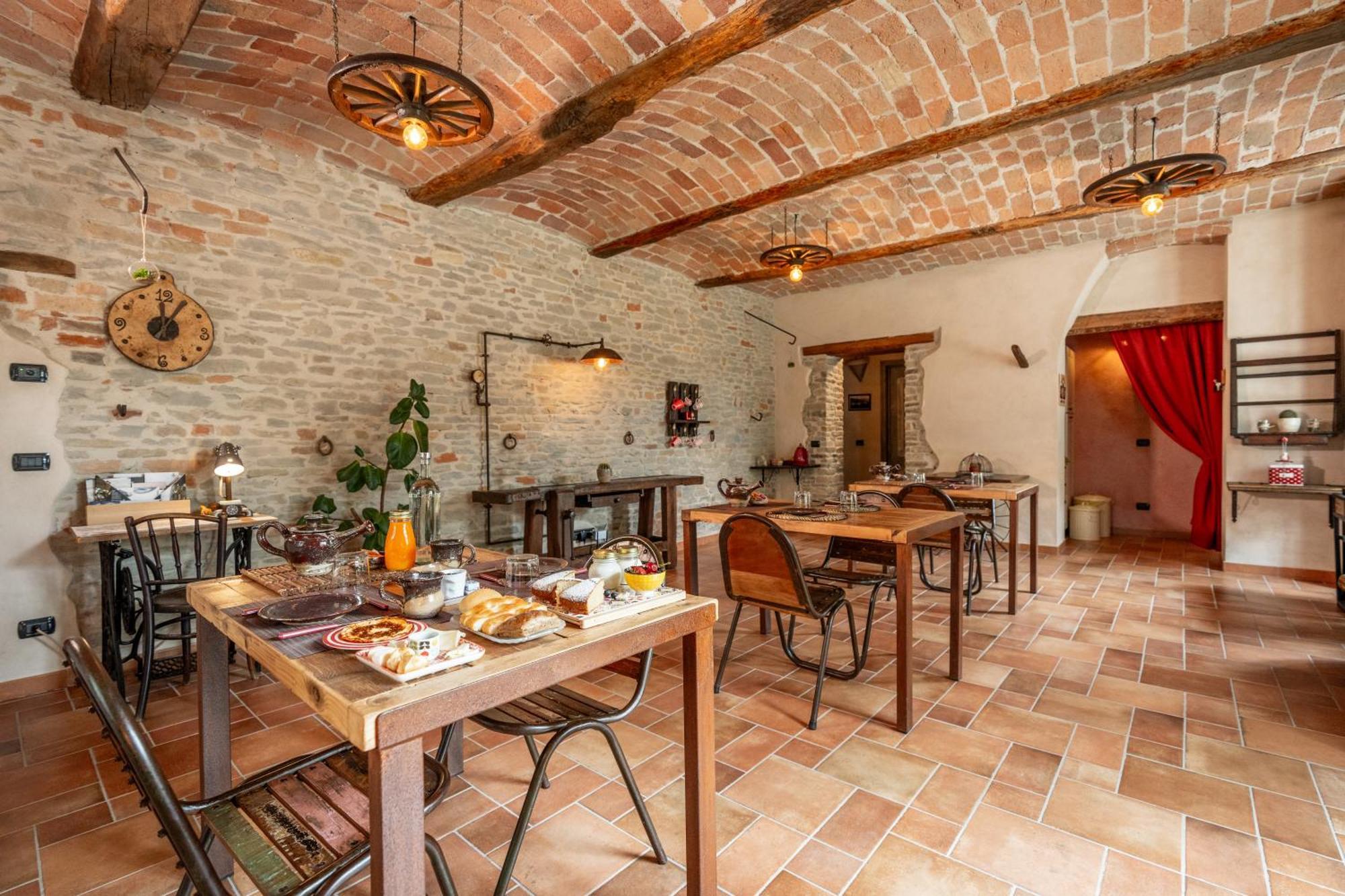 Bed and Breakfast Gilda E I Suoi Amici Neive Exteriér fotografie